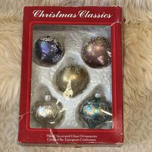 VTG Commodore Christmas Classics Hand Decorated Romania Glass Ornaments Box Of 5
